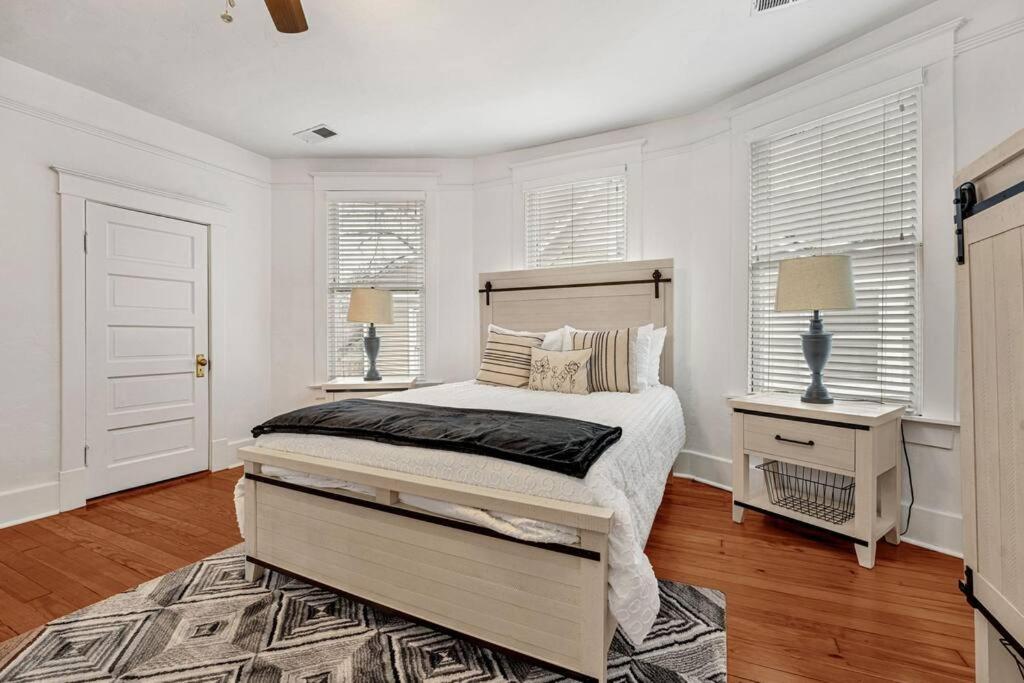 Exquisite Two-Story Home Located In Midtown ممفيس المظهر الخارجي الصورة