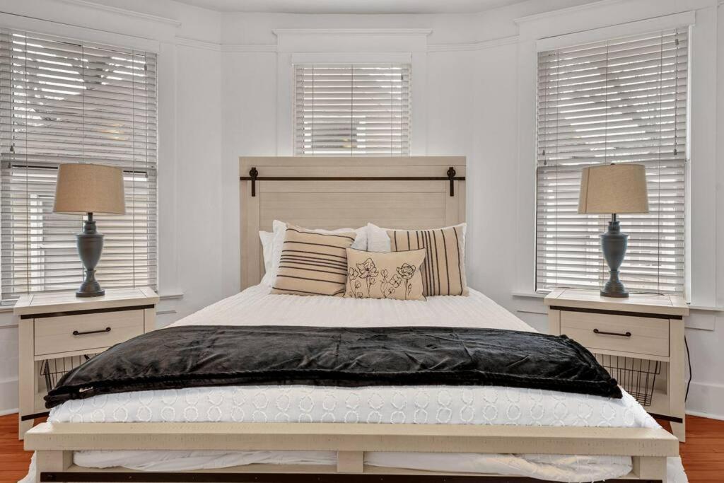 Exquisite Two-Story Home Located In Midtown ممفيس المظهر الخارجي الصورة