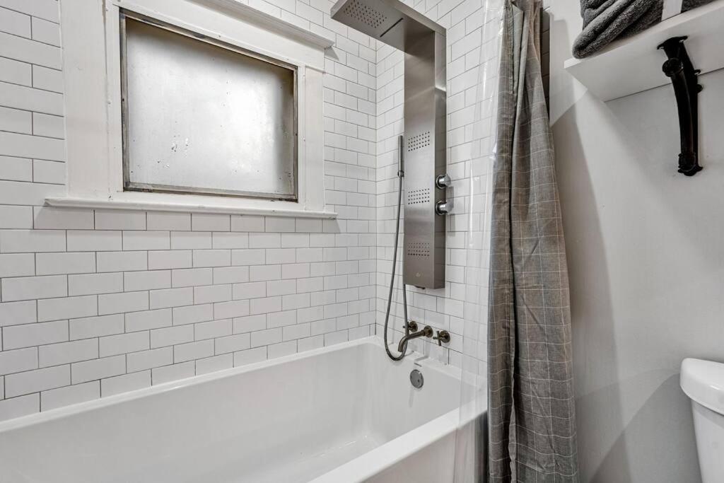 Exquisite Two-Story Home Located In Midtown ممفيس المظهر الخارجي الصورة