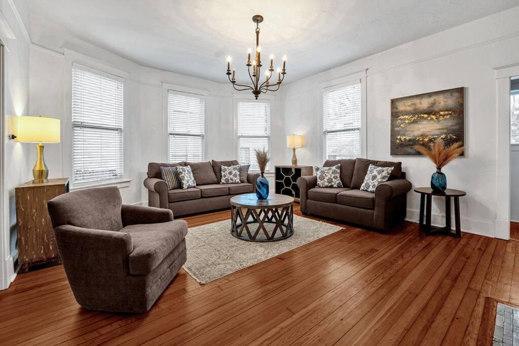 Exquisite Two-Story Home Located In Midtown ممفيس المظهر الخارجي الصورة