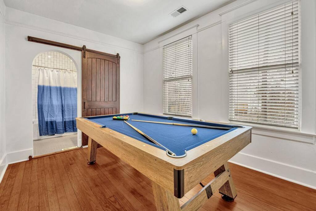 Exquisite Two-Story Home Located In Midtown ممفيس المظهر الخارجي الصورة