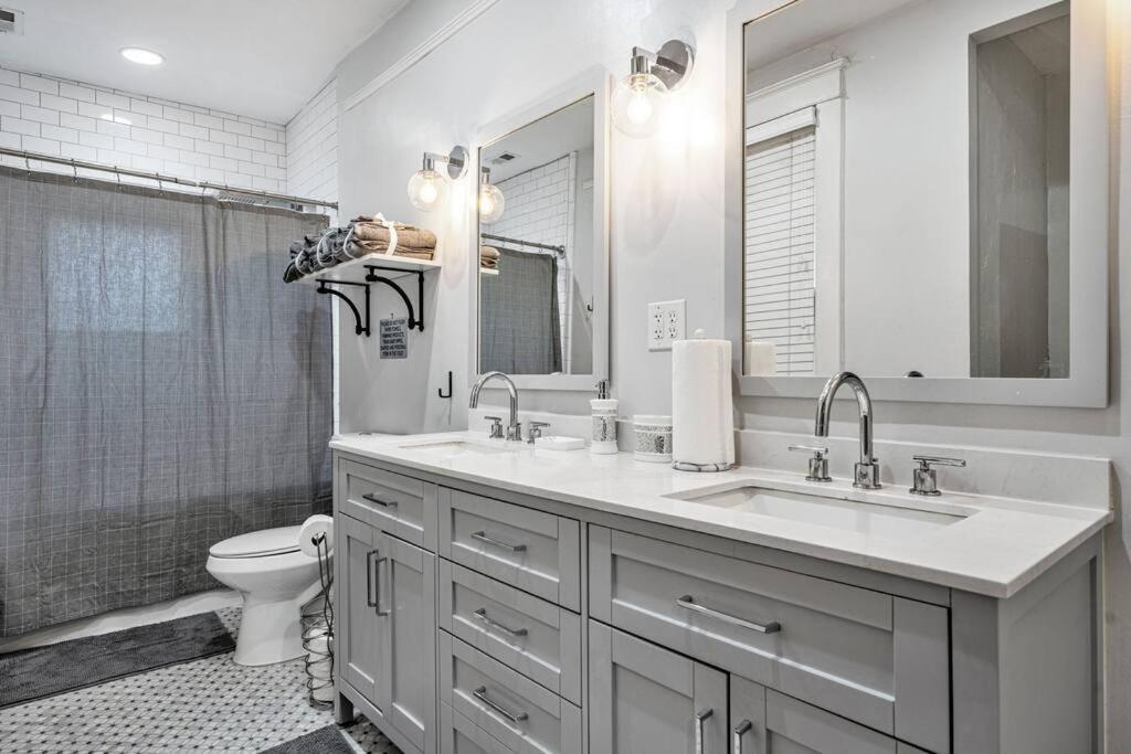 Exquisite Two-Story Home Located In Midtown ممفيس المظهر الخارجي الصورة
