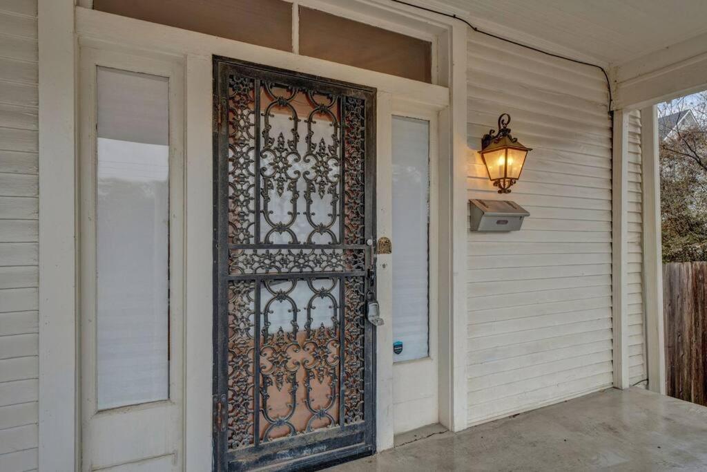 Exquisite Two-Story Home Located In Midtown ممفيس المظهر الخارجي الصورة