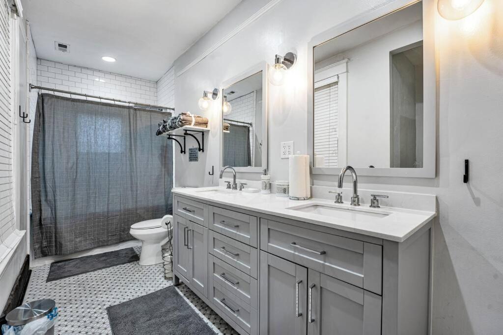 Exquisite Two-Story Home Located In Midtown ممفيس المظهر الخارجي الصورة
