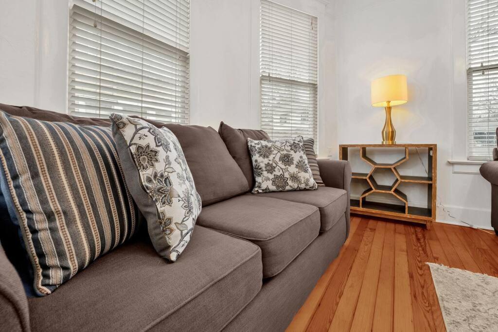 Exquisite Two-Story Home Located In Midtown ممفيس المظهر الخارجي الصورة