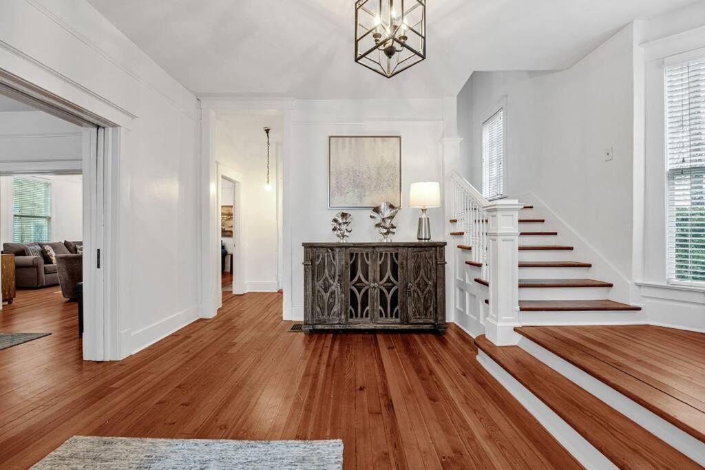 Exquisite Two-Story Home Located In Midtown ممفيس المظهر الخارجي الصورة