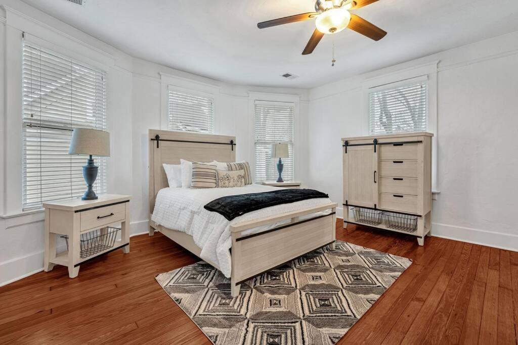 Exquisite Two-Story Home Located In Midtown ممفيس المظهر الخارجي الصورة